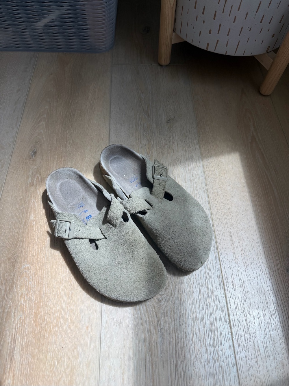 Birkenstock Boston Clog Suede in Taupe - Picture 4 of 5